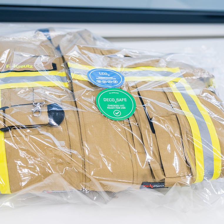 Decontex LCO₂ -syväpuhdistetut pelastajien suojavarusteet | Teknosafe Oy