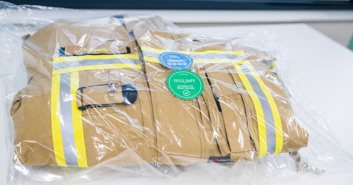 Deco2Fire puhistaa palomiehen varusteet