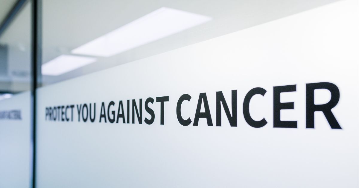 Nestemäinen hiilidioksidipesu ylivoimainen varusteiden haitta-aineiden poistossa