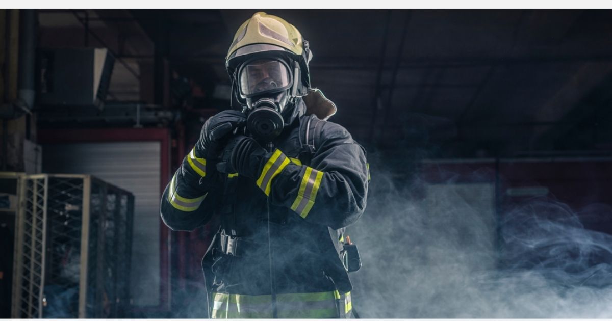 Hiukkassuojaava-alusasu-pelastajielle