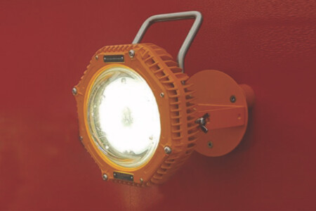 Kannettava ja ladattava, luonnostaan turvallinen ATEX LED-työvalo käytettäväksi räjähdysvaarallisissa tiloissa. Helppokäyttöinen, kompakti ja kevyt. ATEX-sopiva. Kantokahvalla.